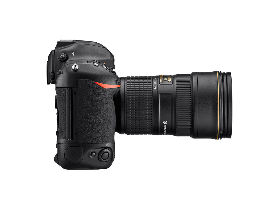 ニコン D6