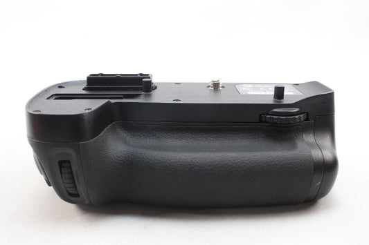 【中古(used)】ニコン マルチパワーバッテリーパック MB-D15