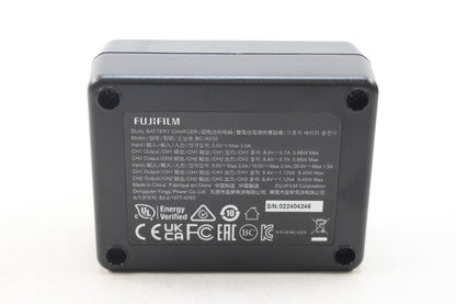 【中古(used)】フジフィルム デュアルバッテリーチャージャー BC-W235