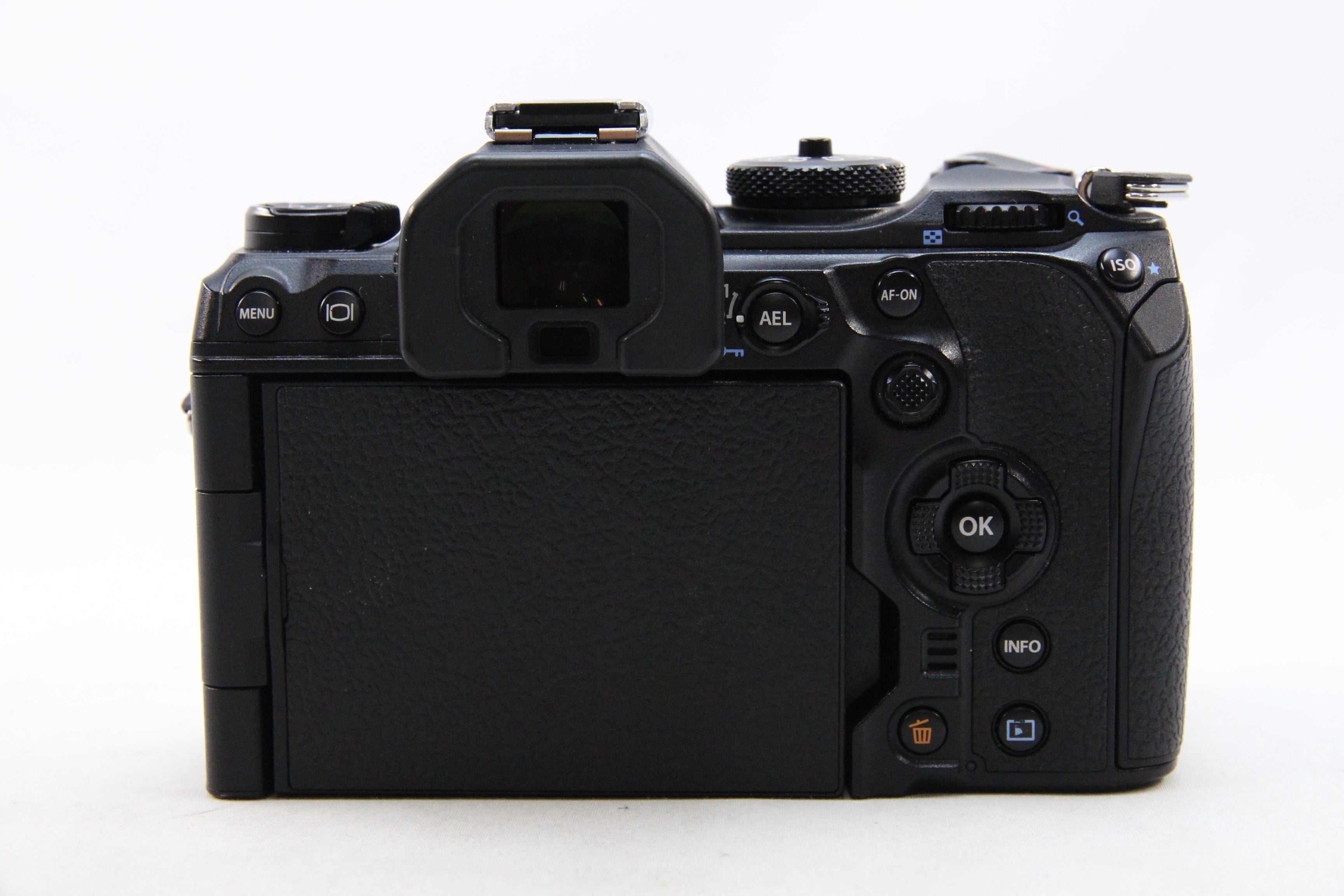 中古品 OLYMPUS OM-1 一眼レフカメラ 中古】(オリンパス) OLYMPUS OM-1 ブラック データパック2付｜ナニワ