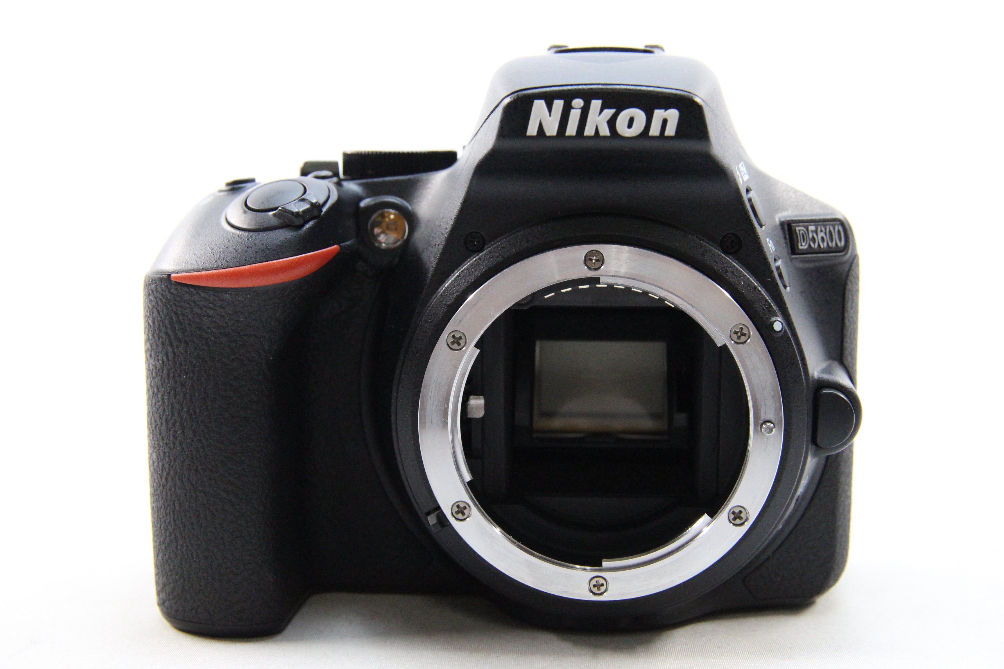 中古(used)】Nikon D5600 + AF-P DX NIKKOR 18-55mm F3.5-5.6 G VR