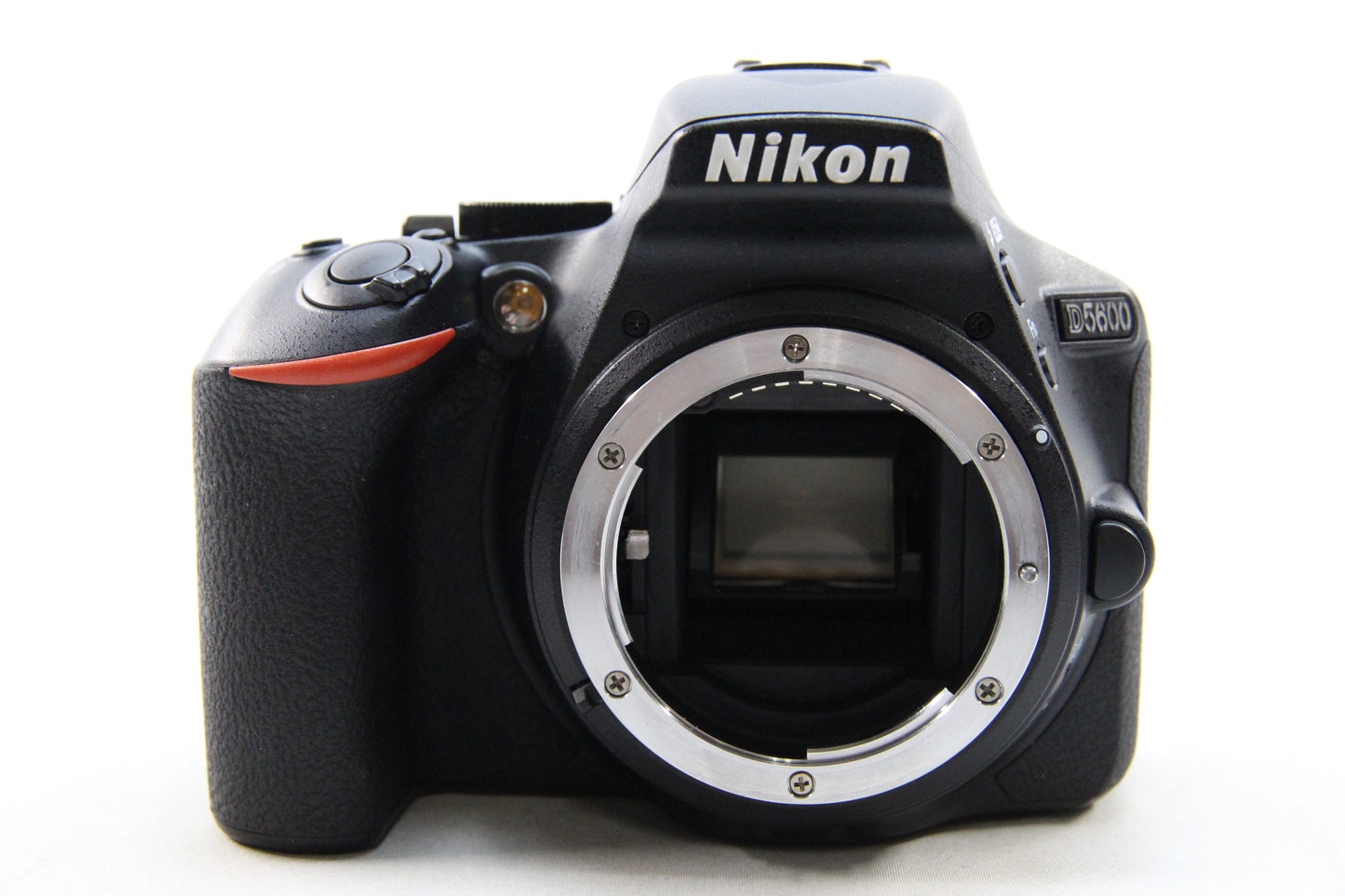 【中古(used)】Nikon D5600 + AF-P DX NIKKOR 18-55mm F3.5-5.6 G VR